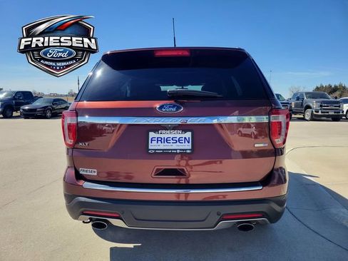 Used 2018 Ford Explorer XLT w/ Equipment Group 202A image 6