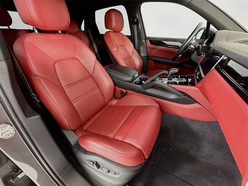 Used 2023 Porsche Cayenne S image 30