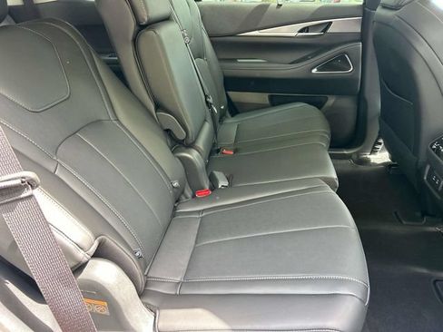 Certified 2026 INFINITI QX60 Luxe w/ Cargo Package FWD image 23