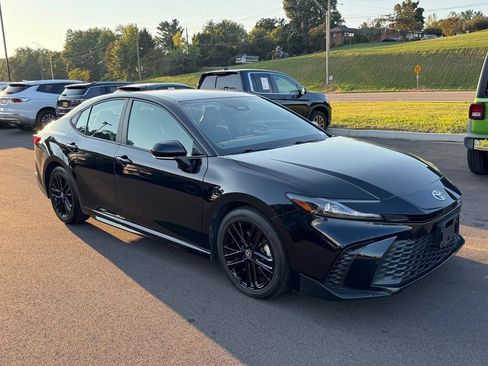 Used 2025 Toyota Camry SE FWD image 2