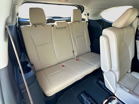 Used 2021 Toyota Highlander Limited image 28