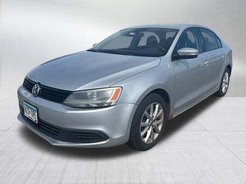 Used 2011 Volkswagen Jetta SE image 2