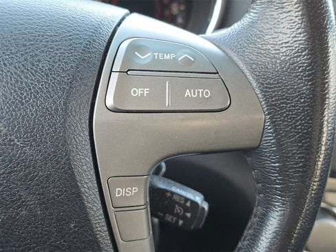 Used 2010 Toyota Highlander SE image 19