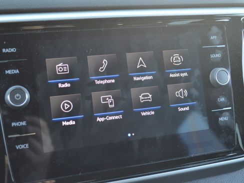 Used 2022 Volkswagen Atlas Cross Sport SE image 17