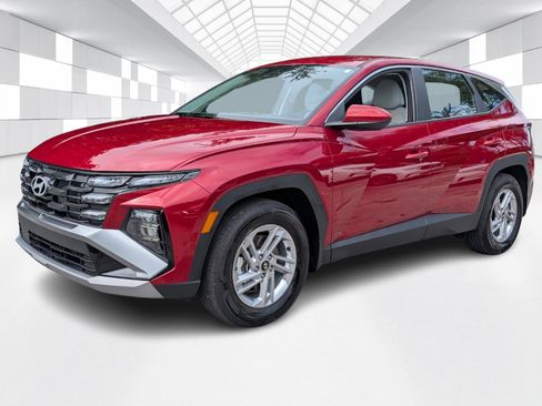 Used 2025 Hyundai Tucson SE image 3