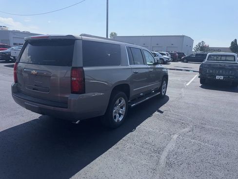 Used 2018 Chevrolet Suburban LT w/ LT Signature Package AWD/4WD image 7