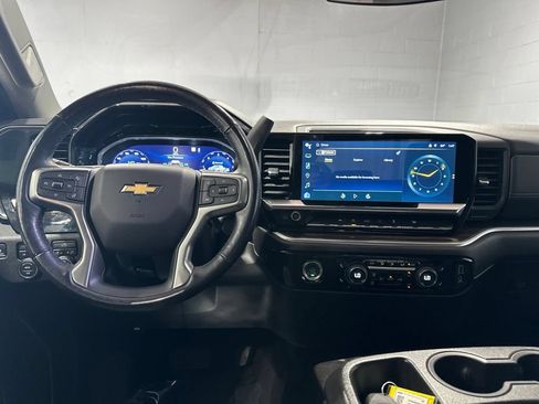 Certified 2022 Chevrolet Silverado 1500 LT AWD/4WD image 9