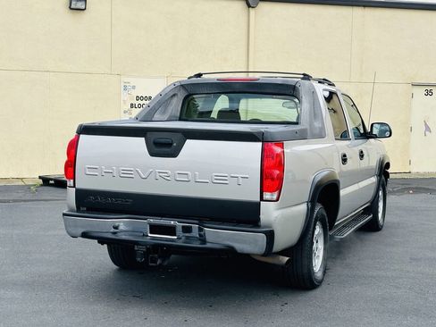 Used 2005 Chevrolet Avalanche LS w/ Onstar Plus Package image 5