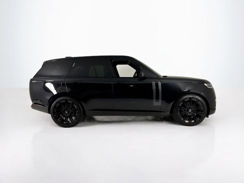 Used 2025 Land Rover Range Rover SE AWD/4WD image 6