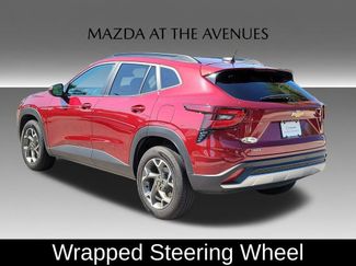 Used 2025 Chevrolet Trax LT w/ LT Convenience Package FWD video 4