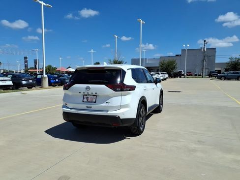 Used 2024 Nissan Rogue SV FWD image 5