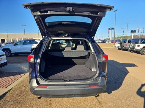 Used 2021 Toyota RAV4 XLE image 8