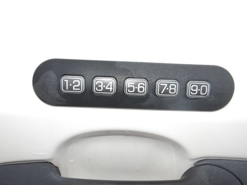 Used 2010 Ford Edge SE image 16