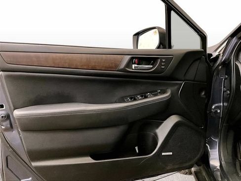 Used 2017 Subaru Outback 3.6R Limited AWD/4WD image 22