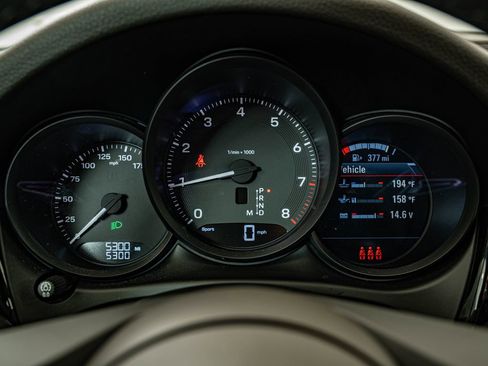 Certified 2025 Porsche Macan AWD/4WD image 28