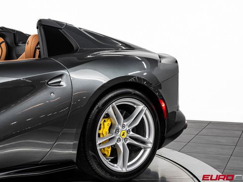 Used 2022 Ferrari 812 GTS image 17