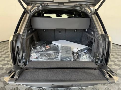 New 2025 Land Rover Range Rover Autobiography AWD/4WD image 16