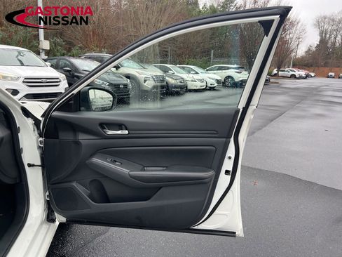 Used 2024 Nissan Altima 2.5 SV image 27