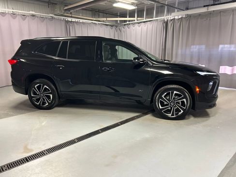 Used 2025 Buick Enclave Sport Touring image 8