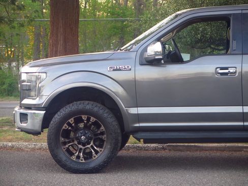 Used 2015 Ford F150 Lariat image 23