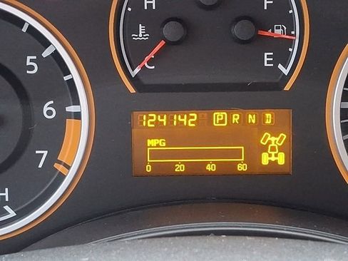 Used 2015 Nissan Titan SV w/ SV Value Truck Package image 26