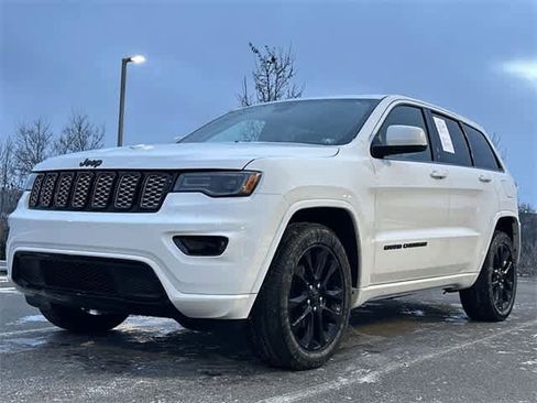 Used 2020 Jeep Grand Cherokee Altitude image 23