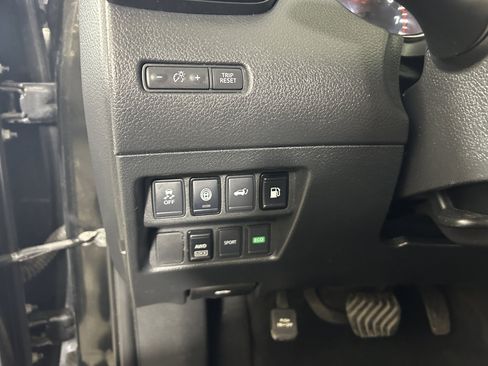 Used 2020 Nissan Rogue SV AWD/4WD image 17