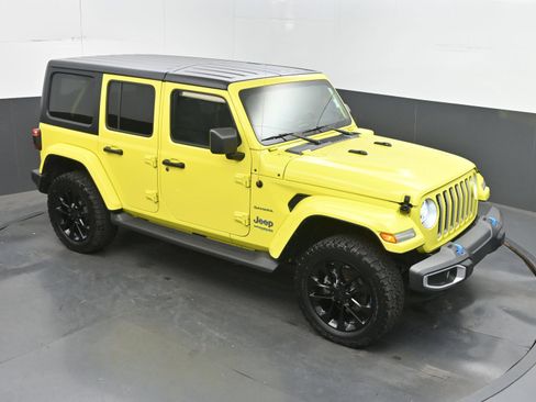 Used 2022 Jeep Wrangler Unlimited Sahara w/ Cold Weather Group AWD/4WD image 31
