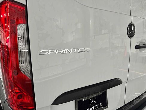 Used 2025 Mercedes-Benz Sprinter 2500 image 15