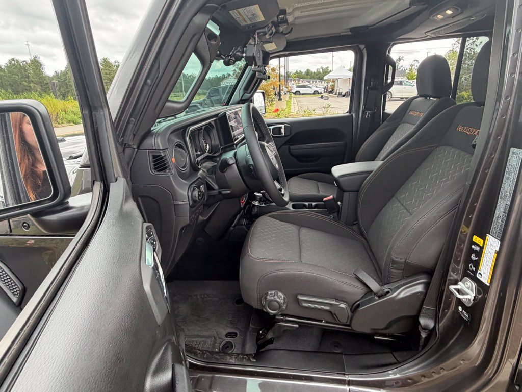 Certified 2025 Jeep Gladiator Mojave w/ Safety Group AWD/4WD image 39