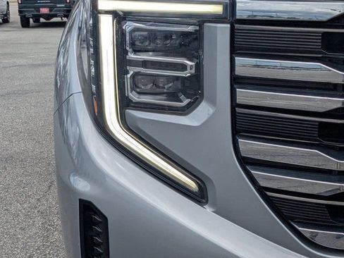 Used 2023 GMC Sierra 1500 SLT w/ SLT Premium Package AWD/4WD image 10
