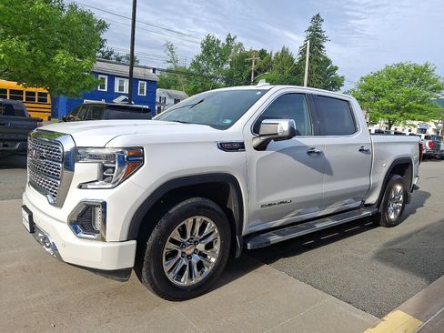 Used 2019 GMC Sierra 1500 Denali w/ Driver Alert Package II AWD/4WD image 3