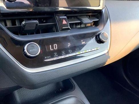 Used 2025 Toyota Corolla LE FWD image 35