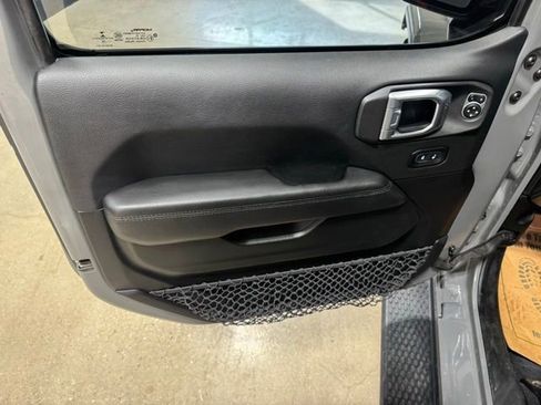 Used 2020 Jeep Wrangler Unlimited Sahara image 10