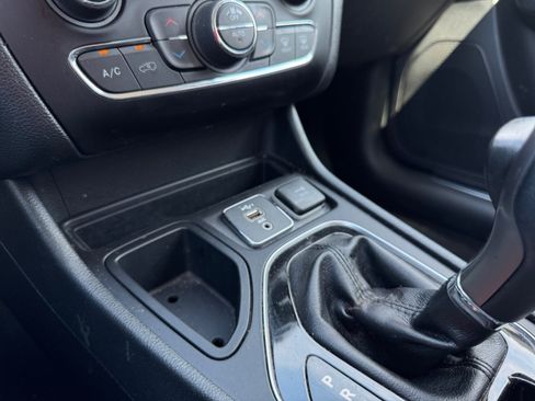 Used 2020 Jeep Cherokee Limited FWD image 25