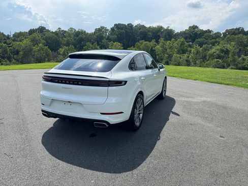 New 2025 Porsche Cayenne Coupe image 7