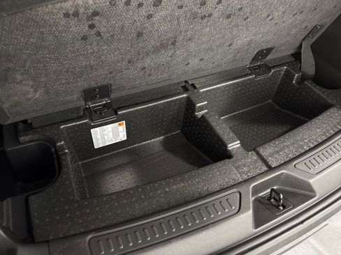 Used 2023 GMC Acadia SLE w/ Driver Convenience Package image 32