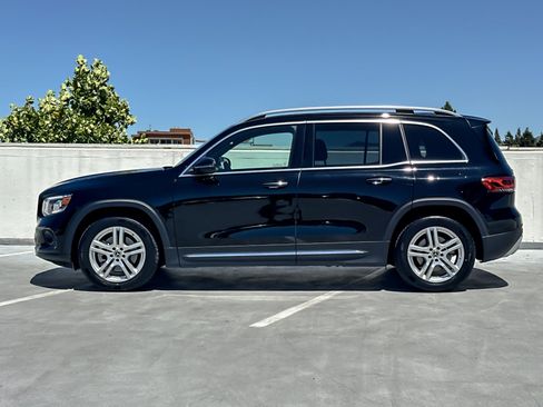 Used 2022 Mercedes-Benz GLB 250 4MATIC image 2