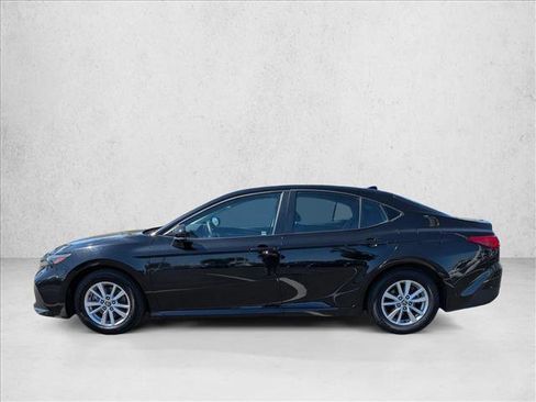 Used 2025 Toyota Camry LE image 9