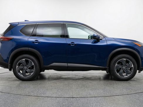 Used 2025 Nissan Rogue SV image 11