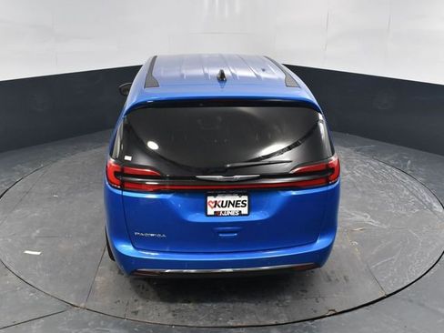 New 2026 Chrysler Pacifica Select image 39
