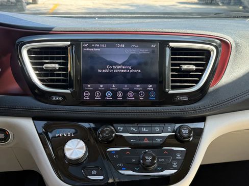 Used 2019 Chrysler Pacifica Limited w/ Tire & Wheel Group image 12