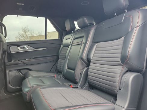 Used 2025 Ford Explorer ST-Line w/ Premium Package image 9