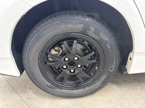 Used 2014 Toyota Prius Three FWD image 11