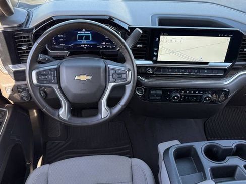 Used 2025 Chevrolet Silverado 1500 LT image 12