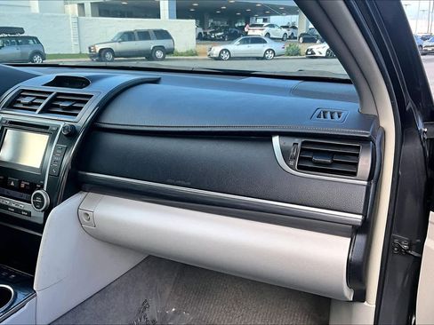 Used 2014 Toyota Camry LE image 19
