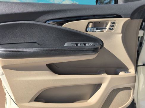 Used 2016 Honda Pilot Touring image 7