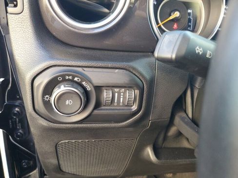 Used 2021 Jeep Wrangler Unlimited Sahara image 26