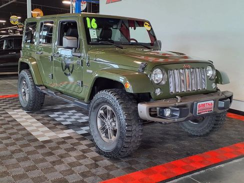 Used 2016 Jeep Wrangler Unlimited Sahara AWD/4WD image 2