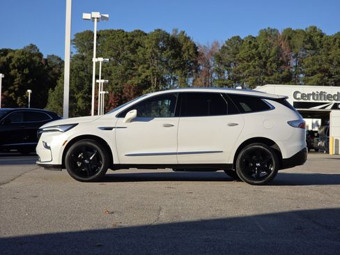 Used 2023 Buick Enclave Essence w/ Sport Touring Edition image 4